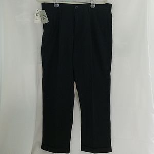 NWT Dockers Comfort Khaki Relaxed Pleated 34x32